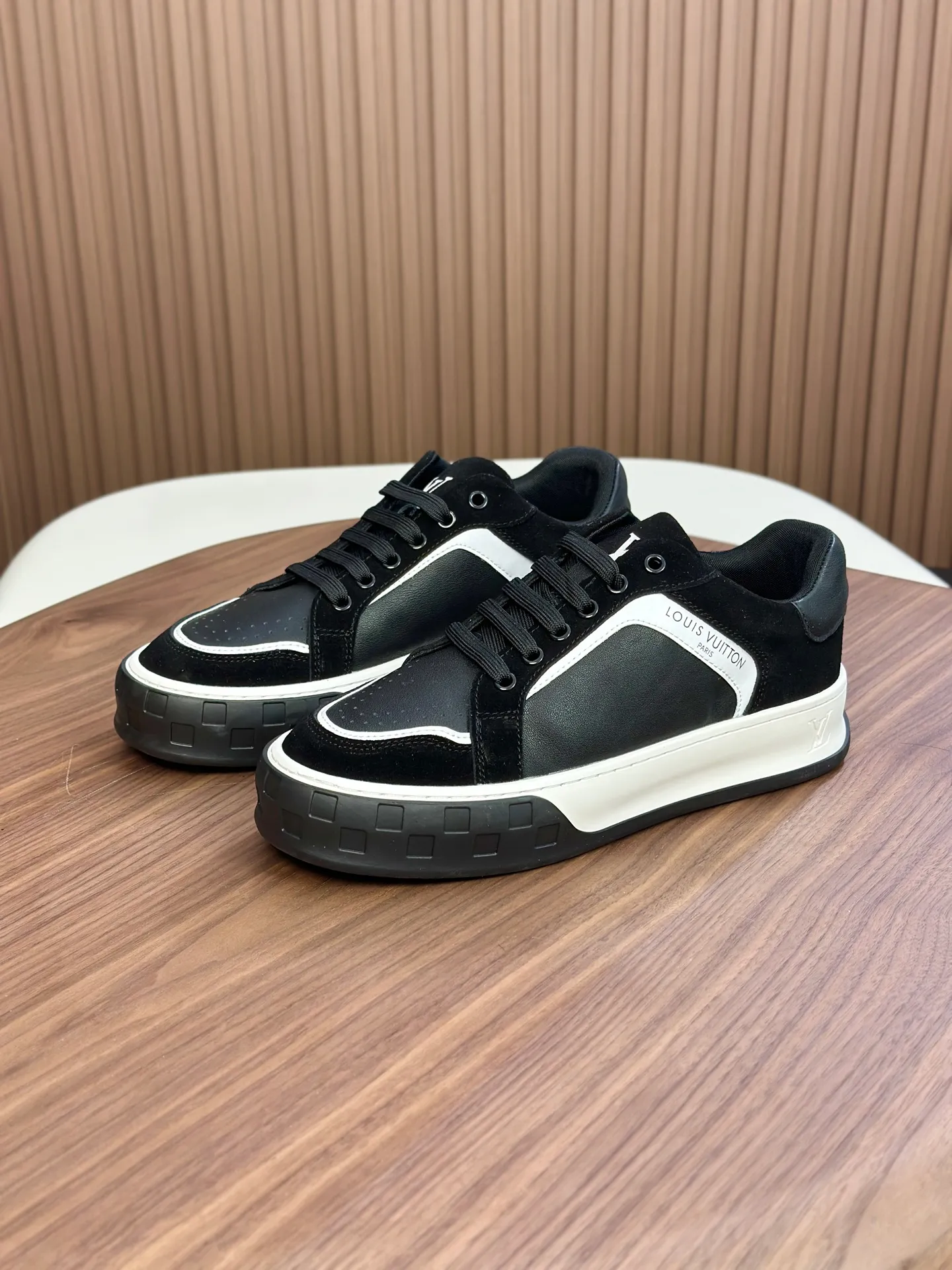 Men's shoes💰740 Lv 🔍Top purchasing agent🇮🇹 Louis Vuitton, the sports sneaker counter is synchronized, the uppers are imported from Italy, high-quality splicing colorful and complex crafts, the imported mesh padding is soft and comfortable, soles: original soles specially provided by the original factory, T men's men's shoes 💰U exclusive movable molded soles are super comfortable, original factory and single goods, 🔍🔍high quality, you can enter and leave the counter at will, welcome to compare, code number 38-44 (customized 45)